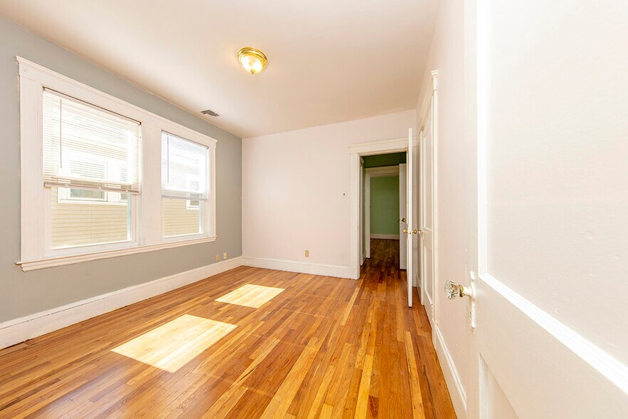 Building Photo - 20 Priesing St