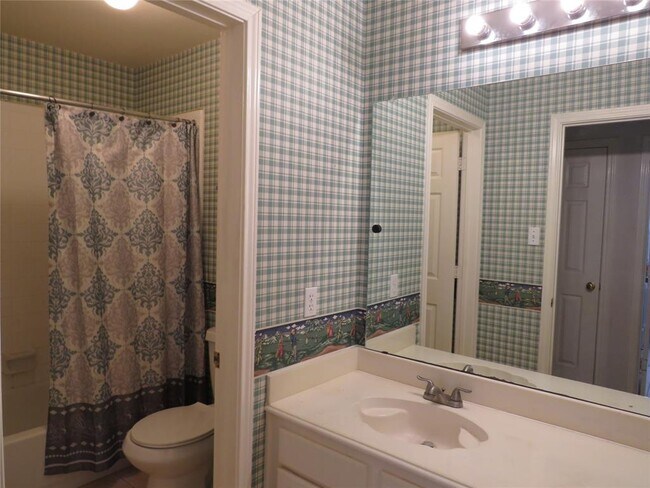 Building Photo - 2302 Plantation Bend Dr