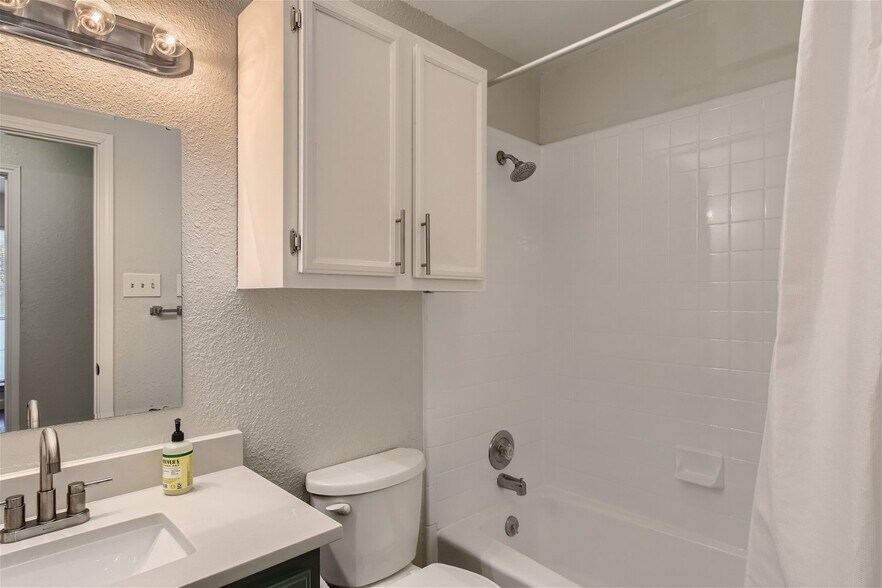 Building Photo - 2302 Frontier Trl