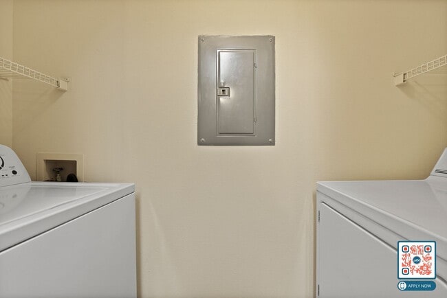 Building Photo - MOVE IN THIS YEAR - FREE MONTH'S RENT IN 1st 90 DAYS!