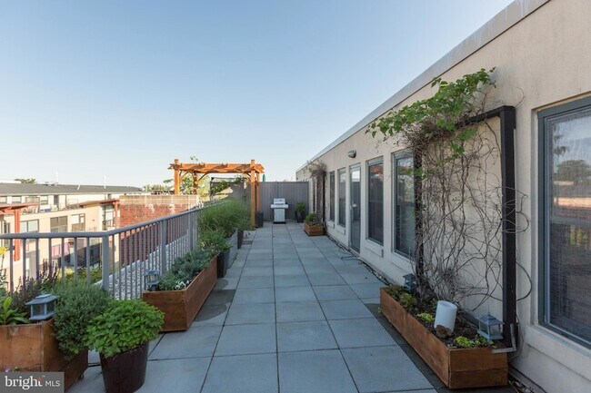 Building Photo - 2328 Champlain St NW