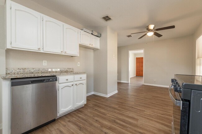 Building Photo - 875 Utopia Ln