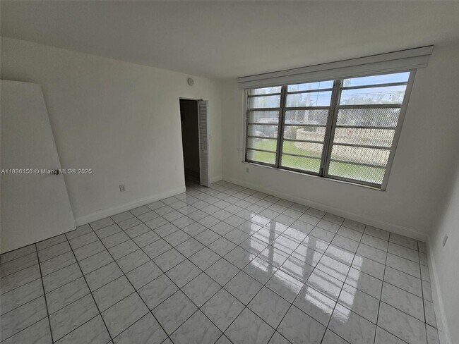Building Photo - 1475 NE 125th Terrace
