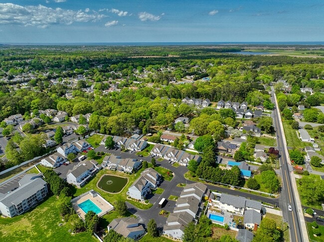 Building Photo - Year-round rental - 4 br 2.5 ba Twin Home in Seabright Village – East of Route 1