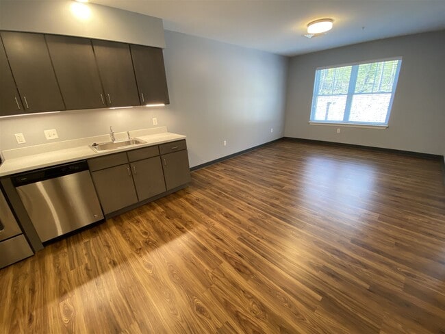 Building Photo - 52 E Ridge Dr