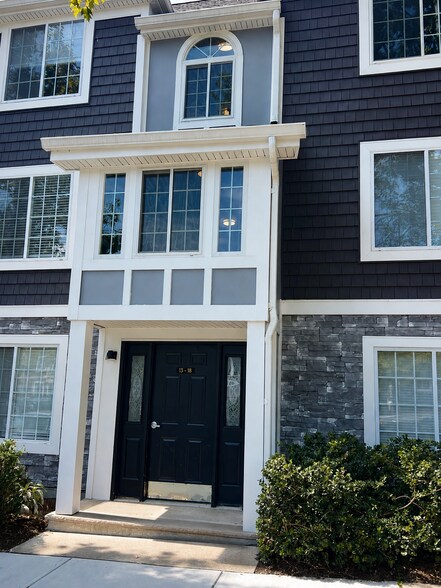 Building Photo - 18 Village Dr