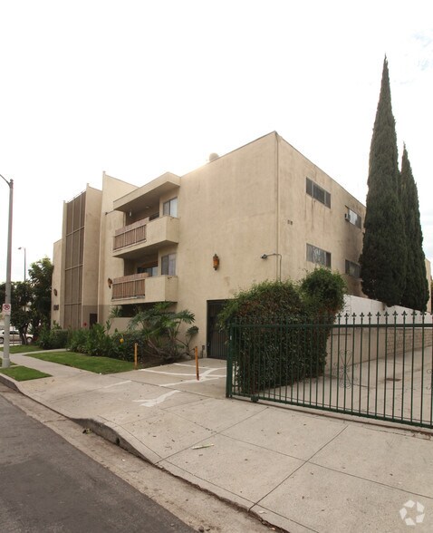 Building Photo - 1301 N Mansfield Ave
