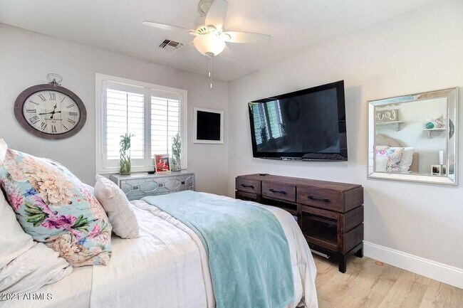 Building Photo - Luxurious 5BR Home in Award-Winning Power ...