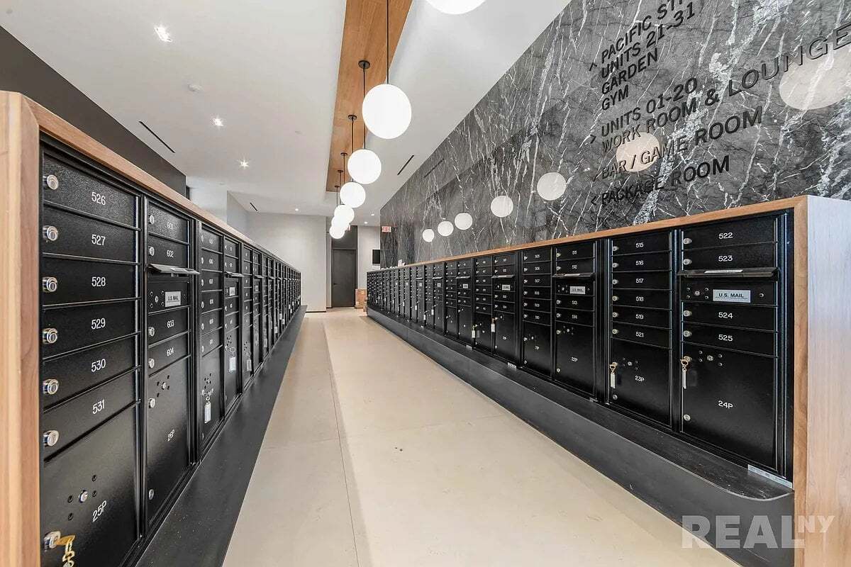 Building Photo - 953 Dean St