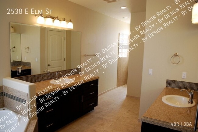 Building Photo - Blenman Elm 4 Bed 3 Bath Custom Home