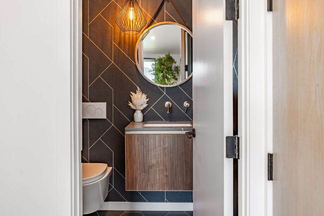 Building Photo - Modern Luxury Rental with Unobstructed Flatiron Views