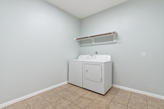 Building Photo - 119 Country Crossing Cir