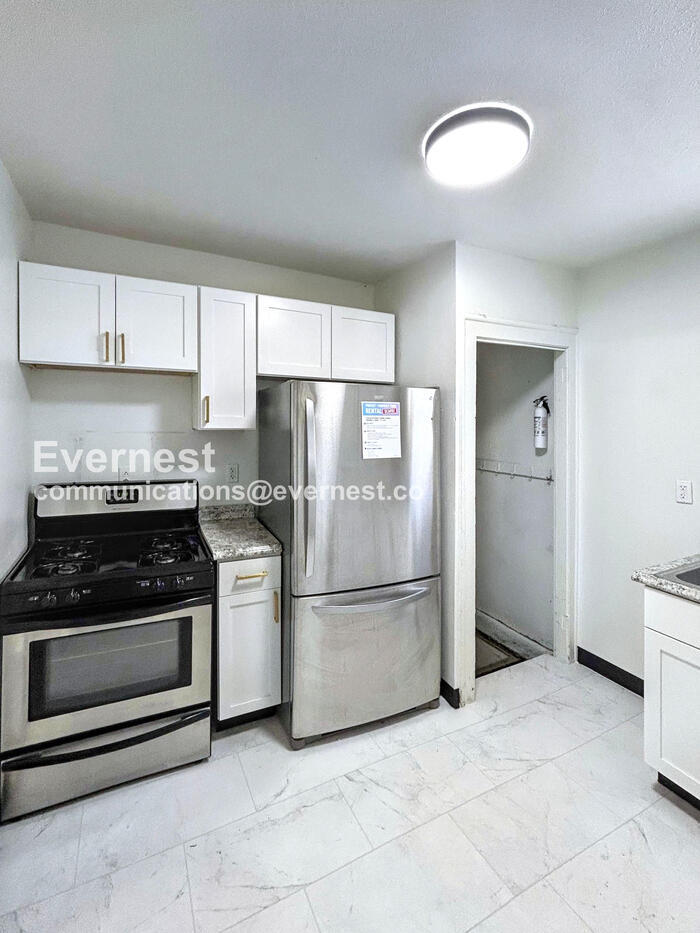 Building Photo - 16007 Elderwood Ave