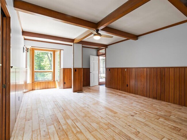 Building Photo - 1113 E Walnut St