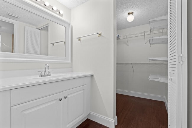 Building Photo - 3129 Millwood Terrace