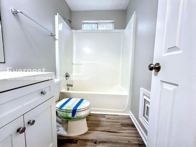 Building Photo - 320 Ashley Woods Dr