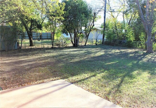 Building Photo - 2303 Towbridge Cir