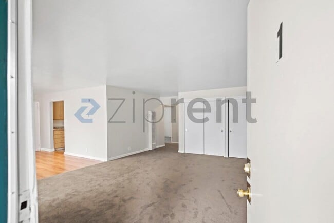 Building Photo - 1883 Robin Ln