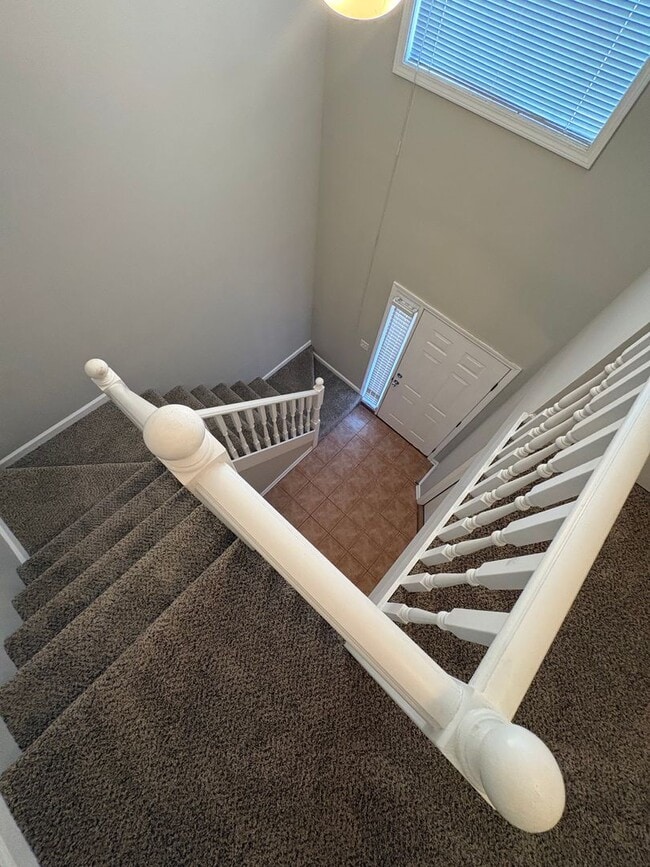 Building Photo - Dunwoody Townhomes!  NEW CARPET!!  PAINT!  NEW WASHER/DRYER