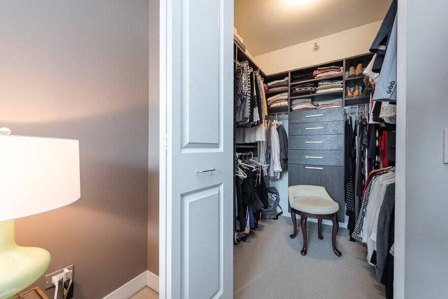 Upgraded Walk-in Closet - 200 N Jefferson St