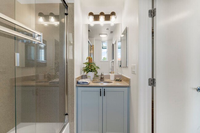 Building Photo - 1364 Powell St