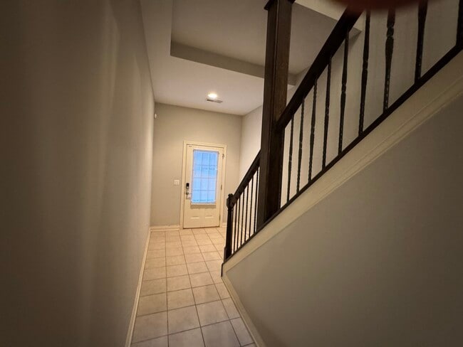 Building Photo - 512 S Grand Ave