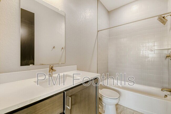 Building Photo - 1611 N Harlan St