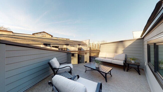 Building Photo - Modern Townhome with Roof Terrace in Dilworth Neighborhood Charlotte NC