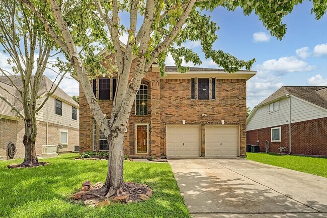Building Photo - 10840 Sycamore Dr N