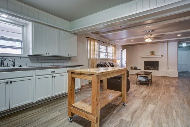 Building Photo - PRE-LEASING for AUGUST - A Great Farmhouse Chic 3/2/2 near Texas Tech