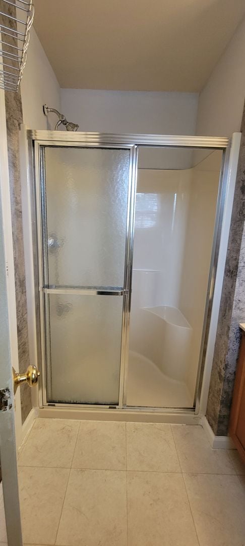 Building Photo - Beautiful 3 bedroom 2.5 bathroom END Unit ...