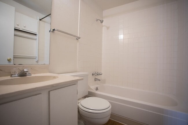 Building Photo - 604 Marine St