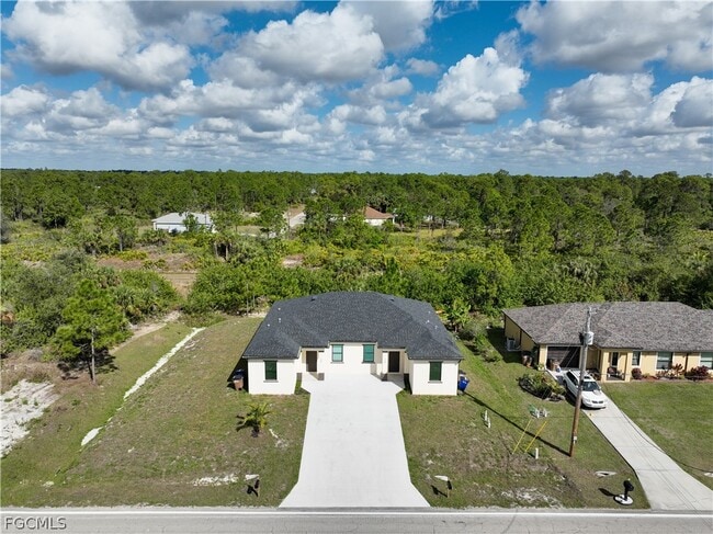 Building Photo - 714 W 12th St