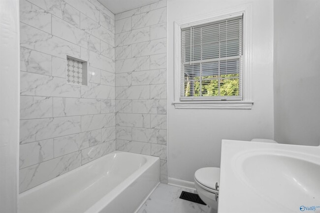 Building Photo - 2608 8th Ave SW