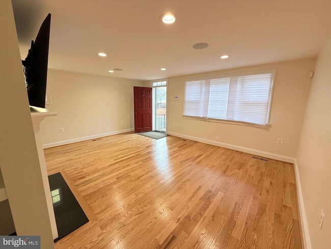 Building Photo - 217 W.Market Street