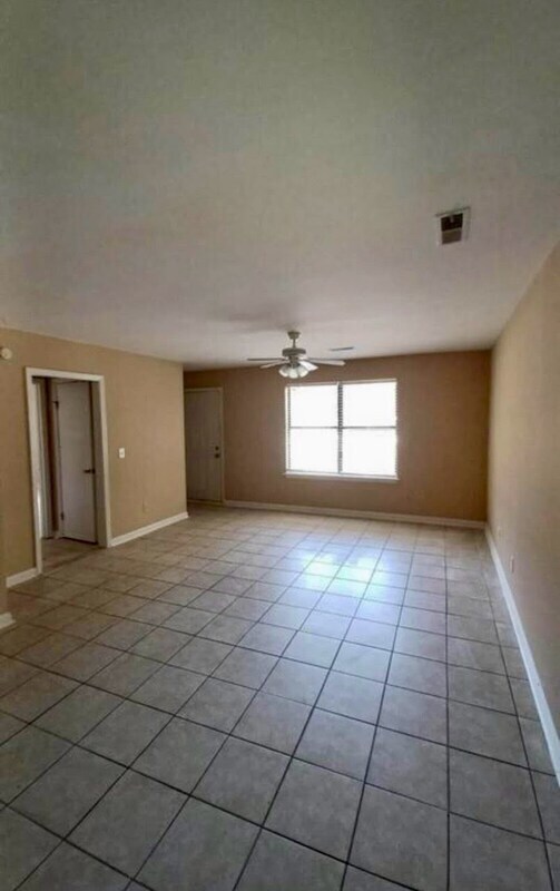 Building Photo - 801B Sandpiper Dr