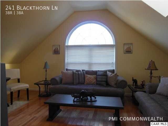 Building Photo - 241 Blackthorn Ln