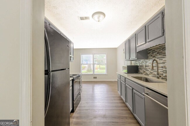Building Photo - 2100 Whitebluff Way