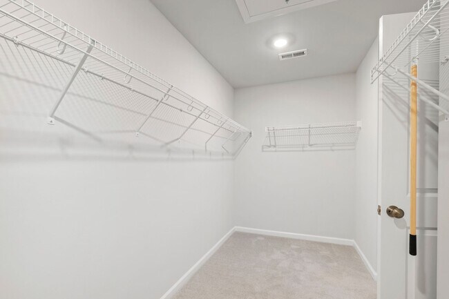 Building Photo - Bright & Beautiful! Modern 3-Bedroom Townh...