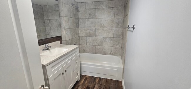 Building Photo - 545 S Carbon Ave