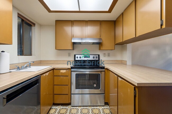 Building Photo - 2 BED & 2 BATH CONDO FOR RENT