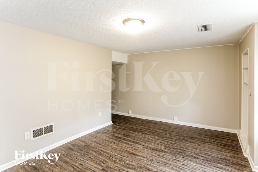 Building Photo - 815 Rowell St