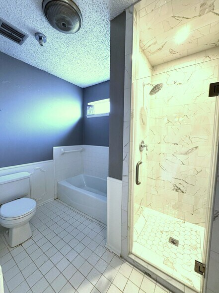 Building Photo - 2405 Stutz Plz