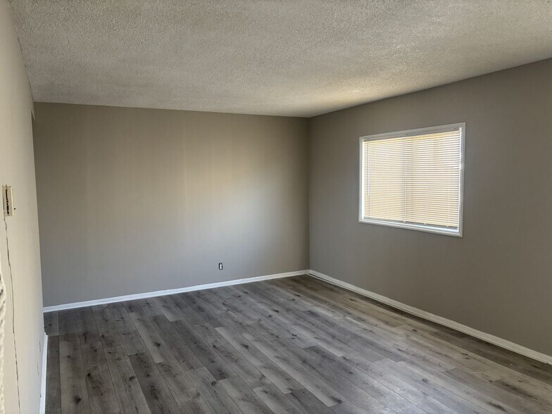 Building Photo - 636 Hardin Dr