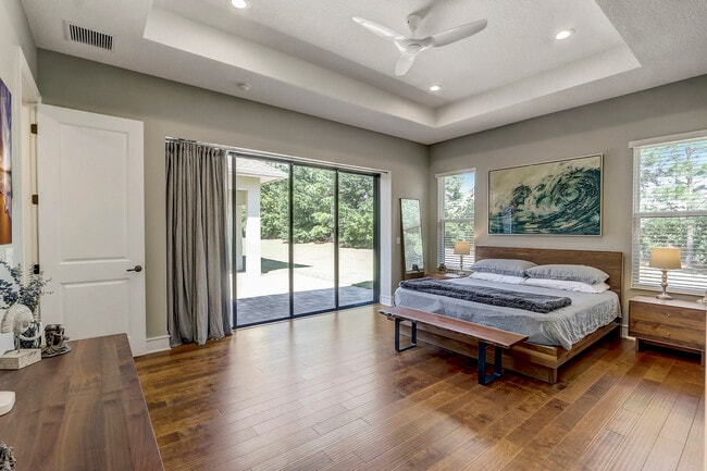 Building Photo - 10613 White Oak Dr