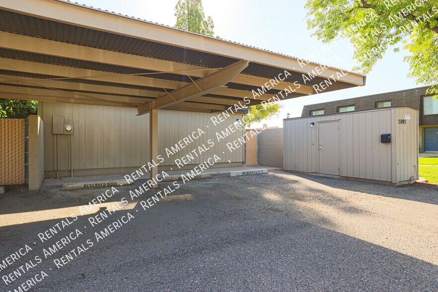 Building Photo - 5005 S Willow Dr