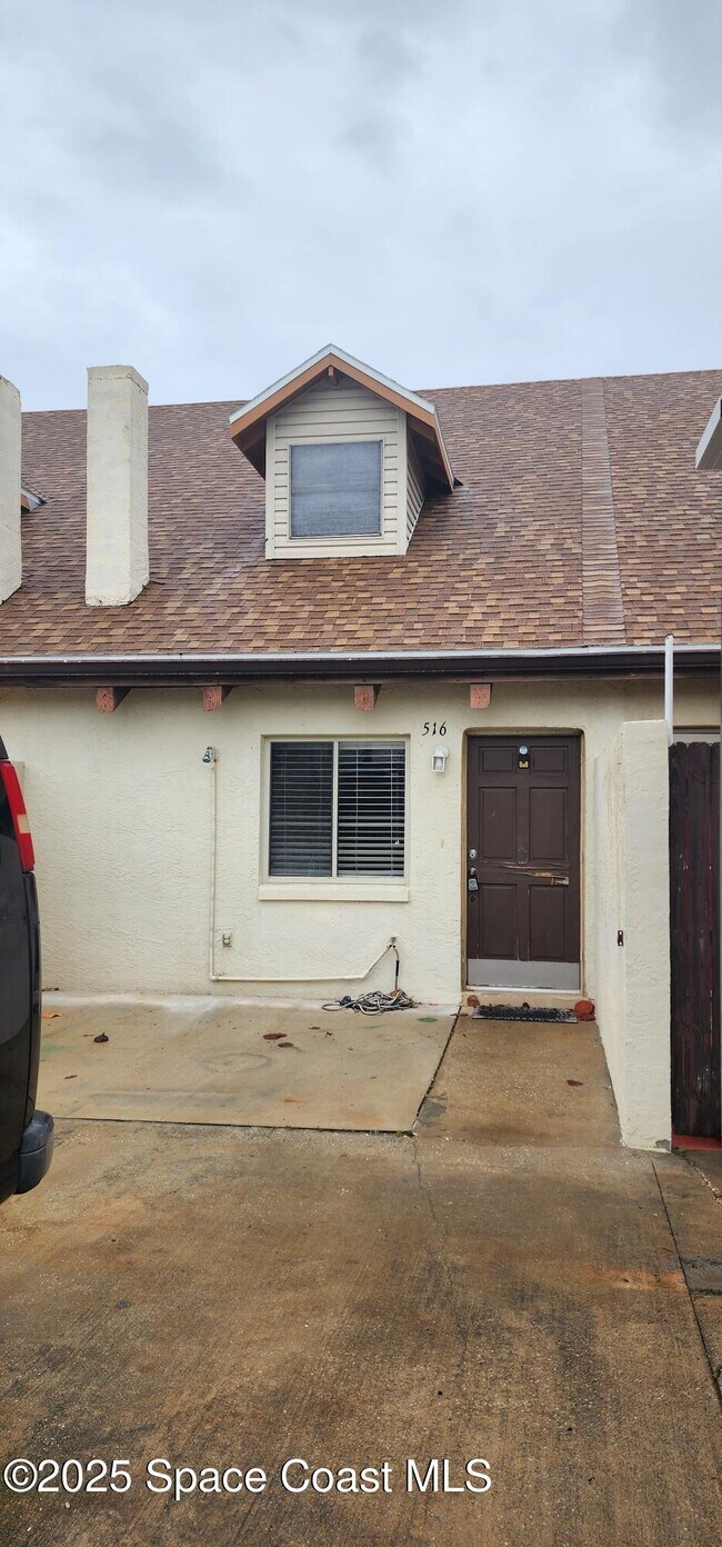 Primary Photo - 516 Harrison Ave