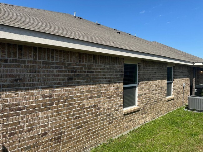 Building Photo - 3Bed/2Bath