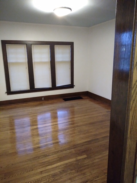 Dining - 421 University Ave