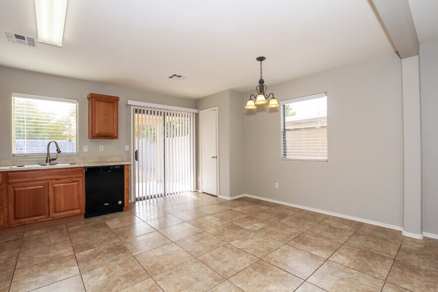 Building Photo - 2081 E Paso Fino Dr